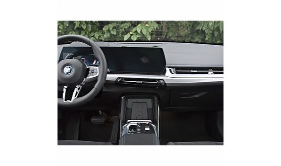 BMW iX1-7