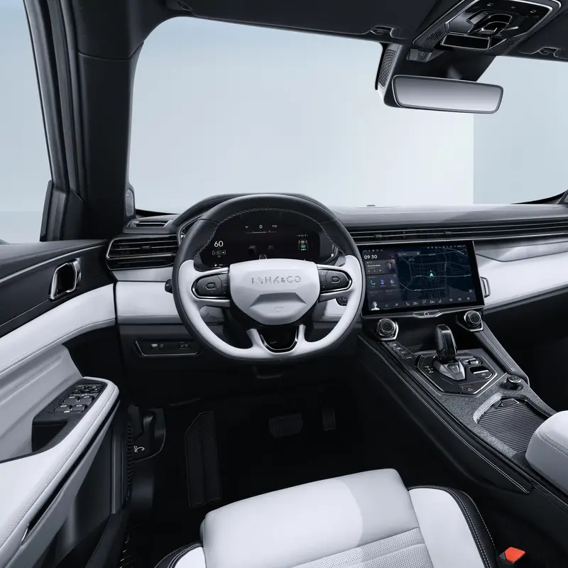 LYNK&CO 01