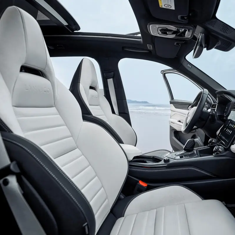 LYNK&CO 01