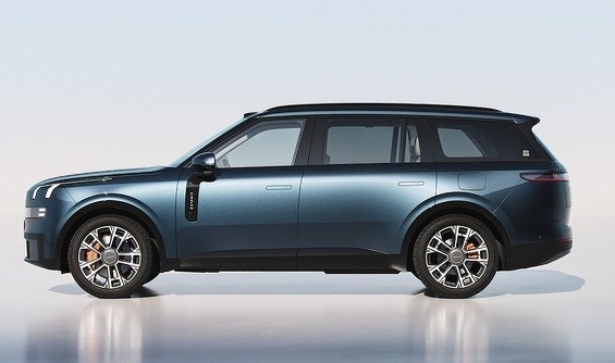 LYNK&CO 900-8